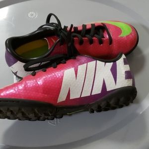 Indoor soccer shoes
